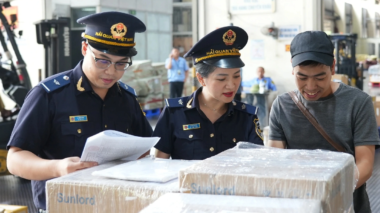 Chi Phí Làm Thủ Tục Hải Quan Là Bao Nhiêu?