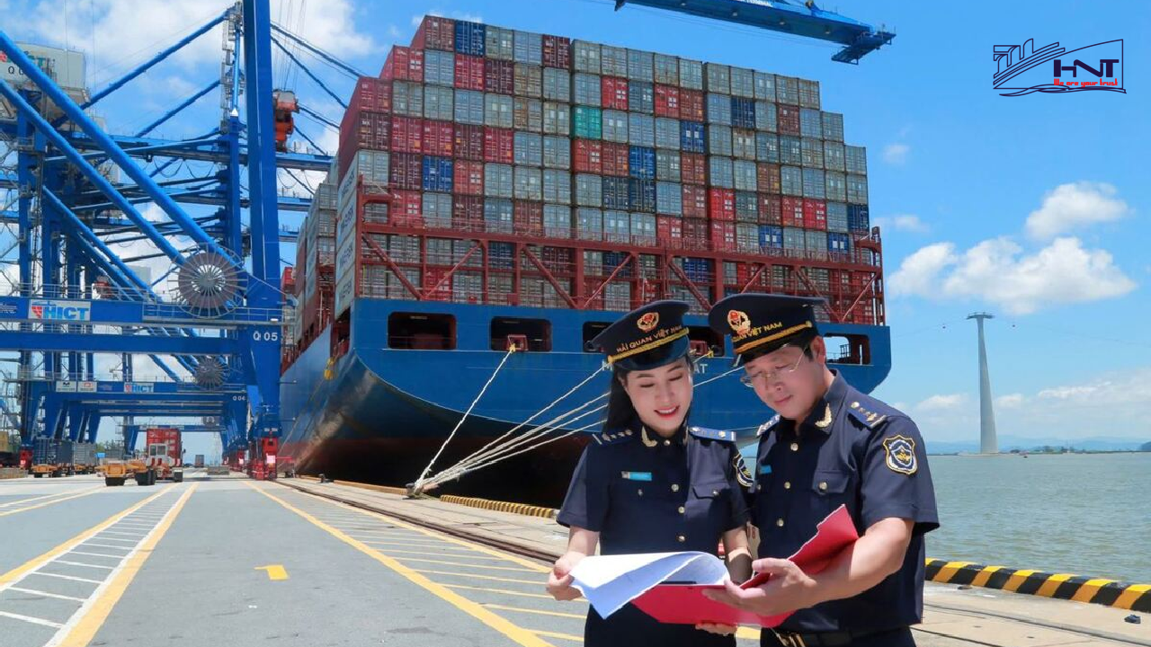 Đây là khoản phí bắt buộc để tiến hành các thủ tục liên quan đến việc xuất khẩu, nhập khẩu hàng hóa